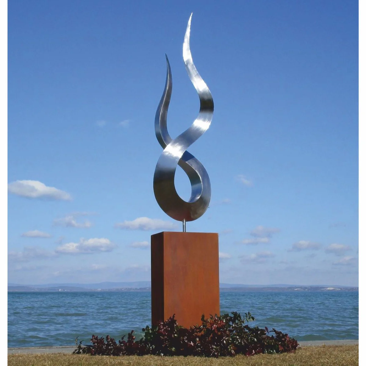 Casa Padrino escultura decorativa de jard¨ªn de metal de lujo llama sobre columna plata / ¨®xido A. 301 cm