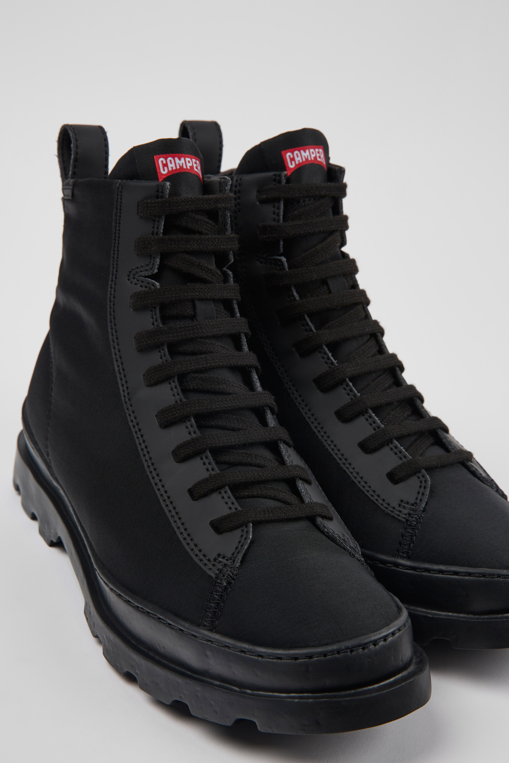 Brutus PrimaLoft - Black lace-up boots for women