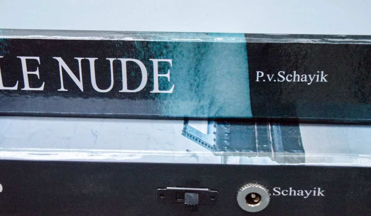 Casa Padrino l¨¢mpara de mesa de lujo en dise?o de libro hombres 31 x 7,5 x H. 26,5 cm - LED L¨¢mpara de Mesa