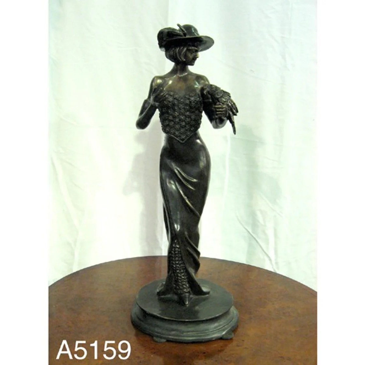 Casa Padrino luxury bronze figure Elegant woman with parrot - bronze sculpture bust