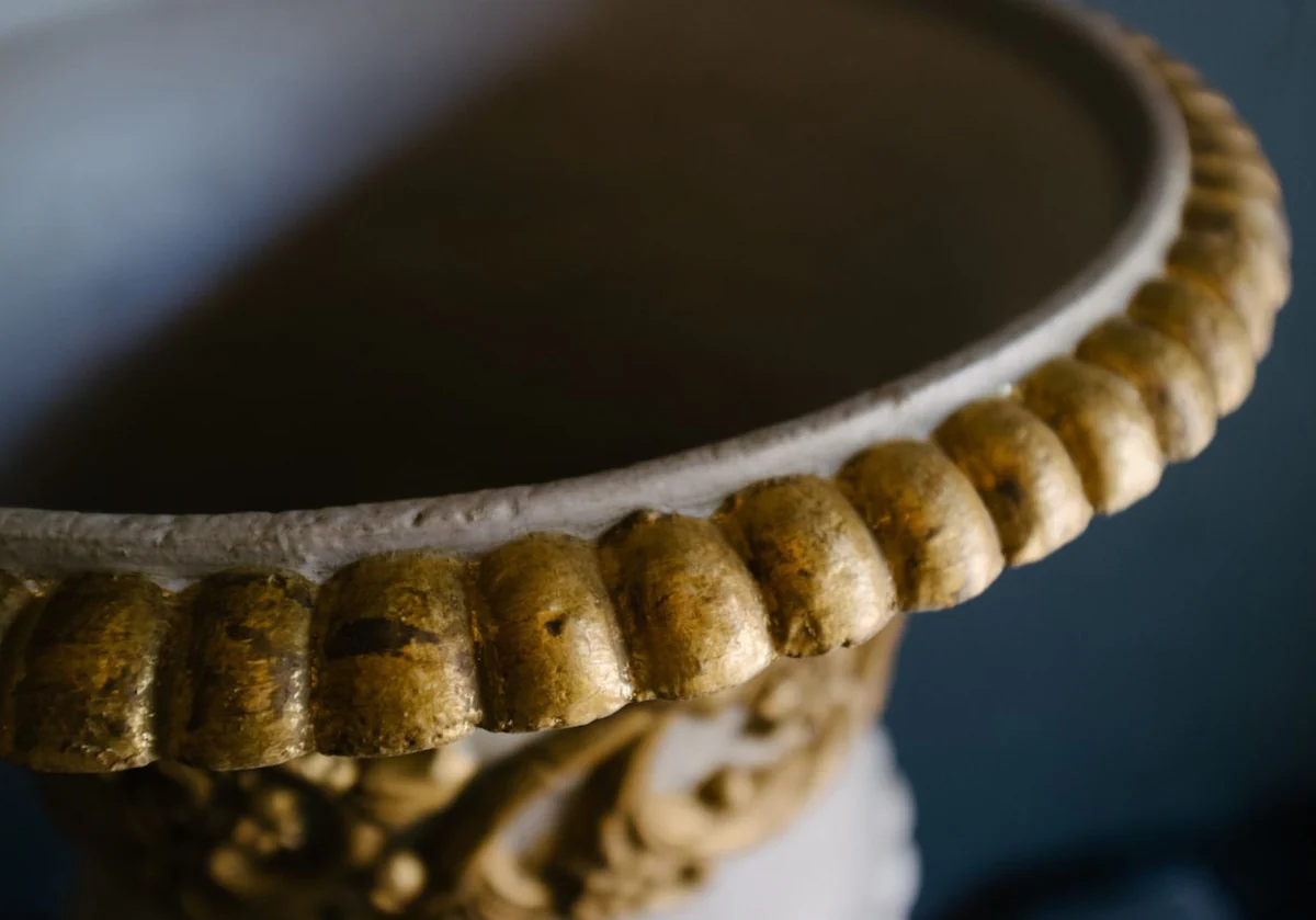 Casa Padrino jarrón barroco de hierro fundido con pedestal gris / oro Ø 35 x H. 49 cm - Magnífica Decoración de Jardín en Estilo Barroco