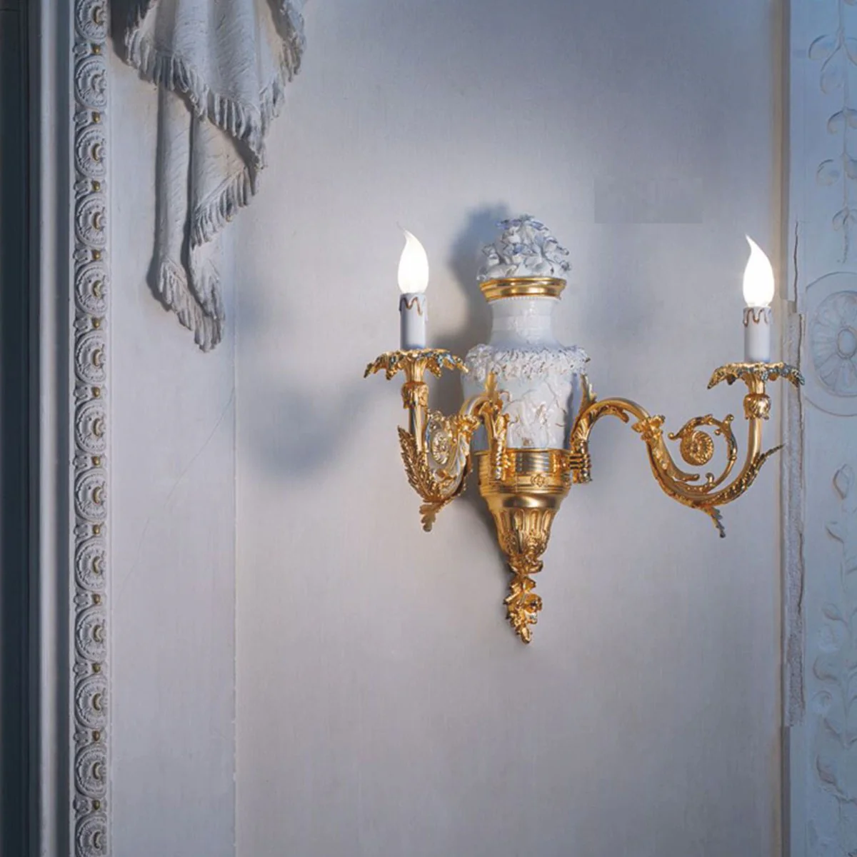 Casa Padrino l¨¢mpara de pared doble barroco de lujo oro / blanco A. 55 cm - Hecho en Italia