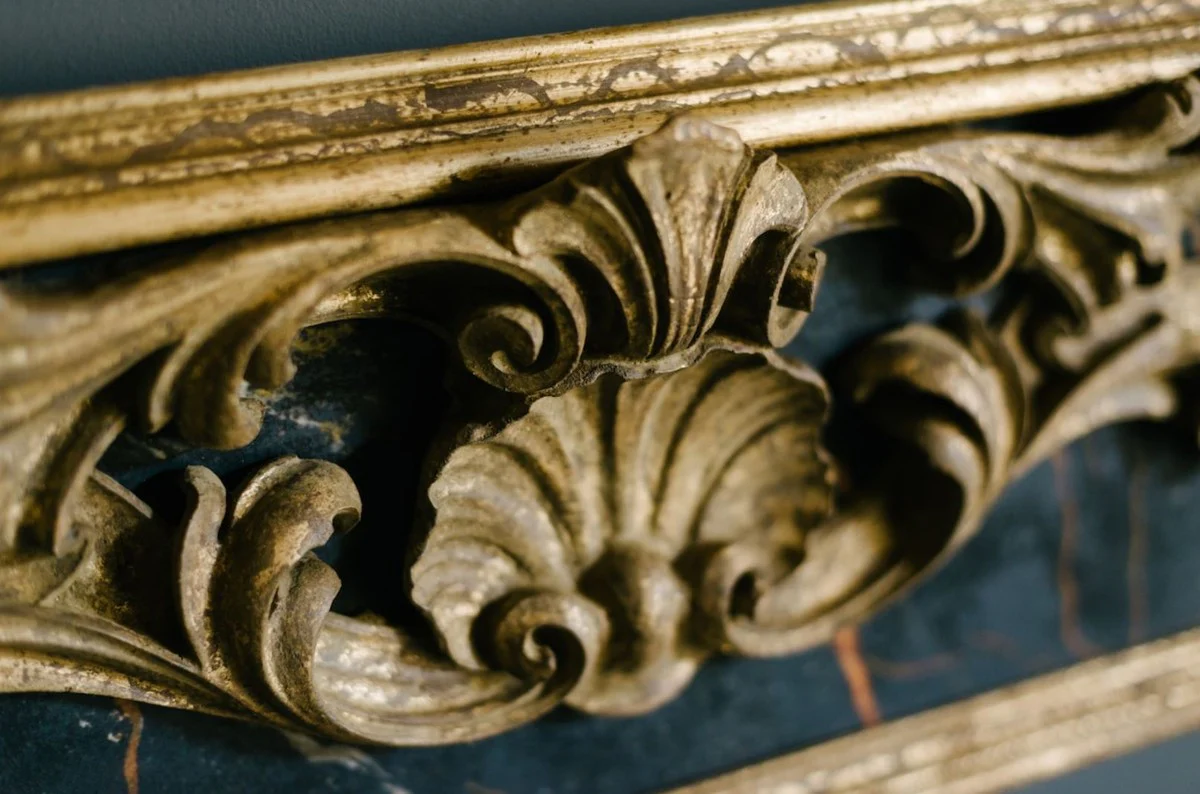 Casa Padrino Espejo Barroco Negro / Oro 104,5 x H. 128 cm - Magn¨ªfico Espejo de Pared Hecho a Mano con un Marco Decorativo y Hermosas Decoraciones