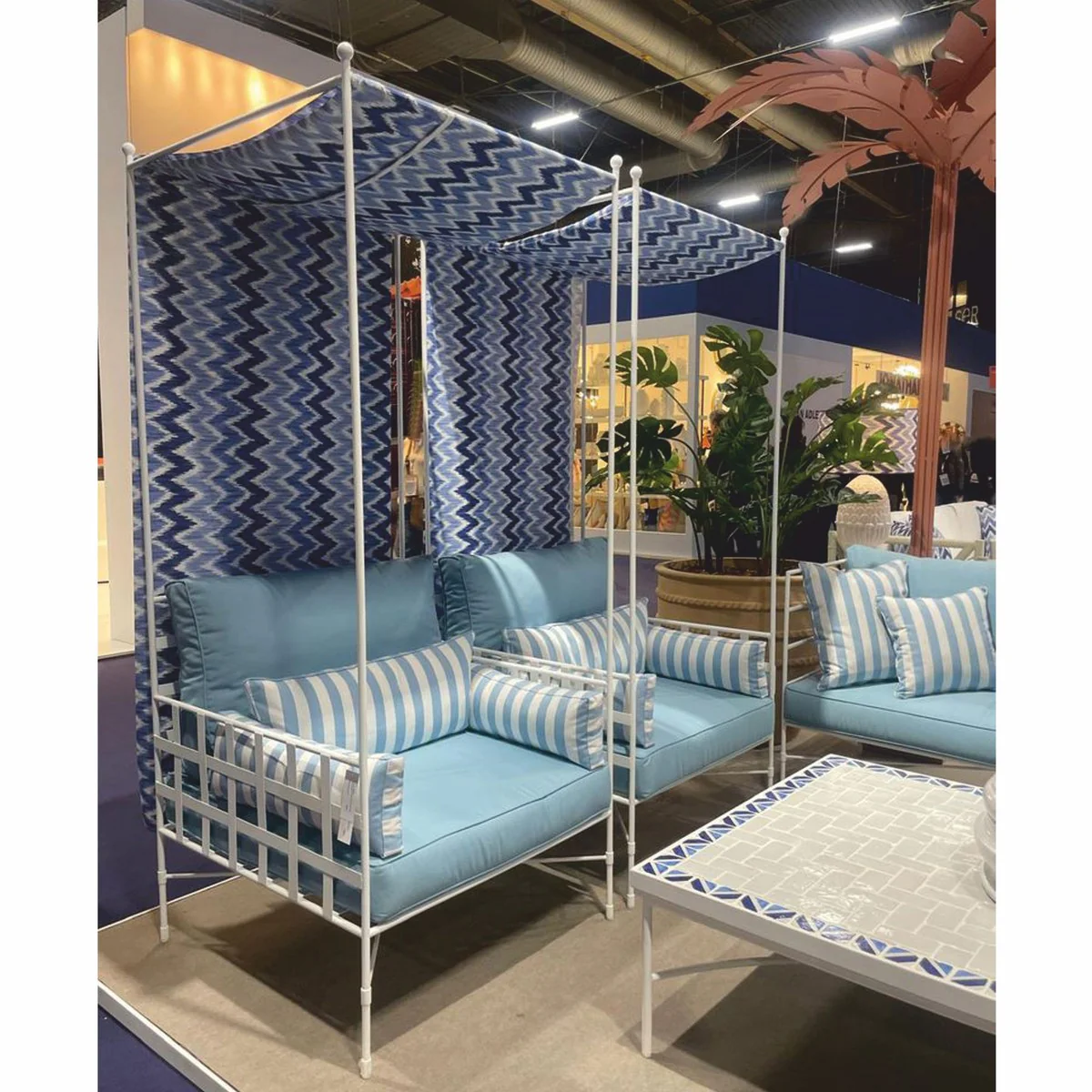 Casa Padrino sill¨®n de lujo de hierro forjado blanco / azul claro / azul A. 200 cm - Sill¨®n para hotel y jard¨ªn