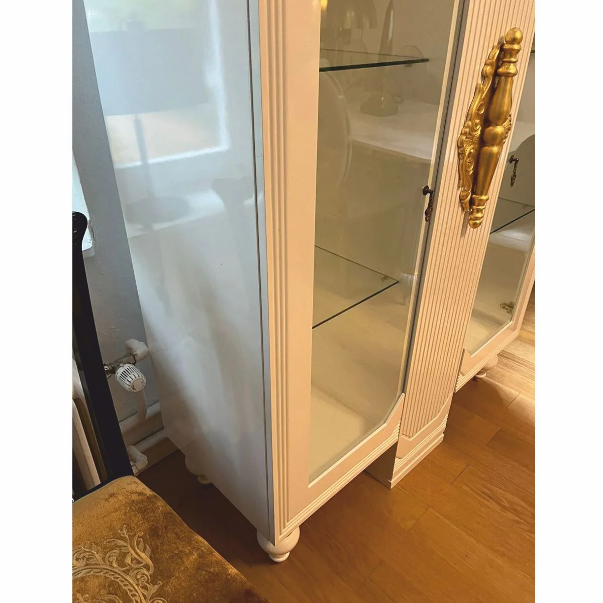 Casa Padrino vitrina barroco de lujo blanco / oro 125 x 49 x A. 169 cm - Pieza de exposici¨®n