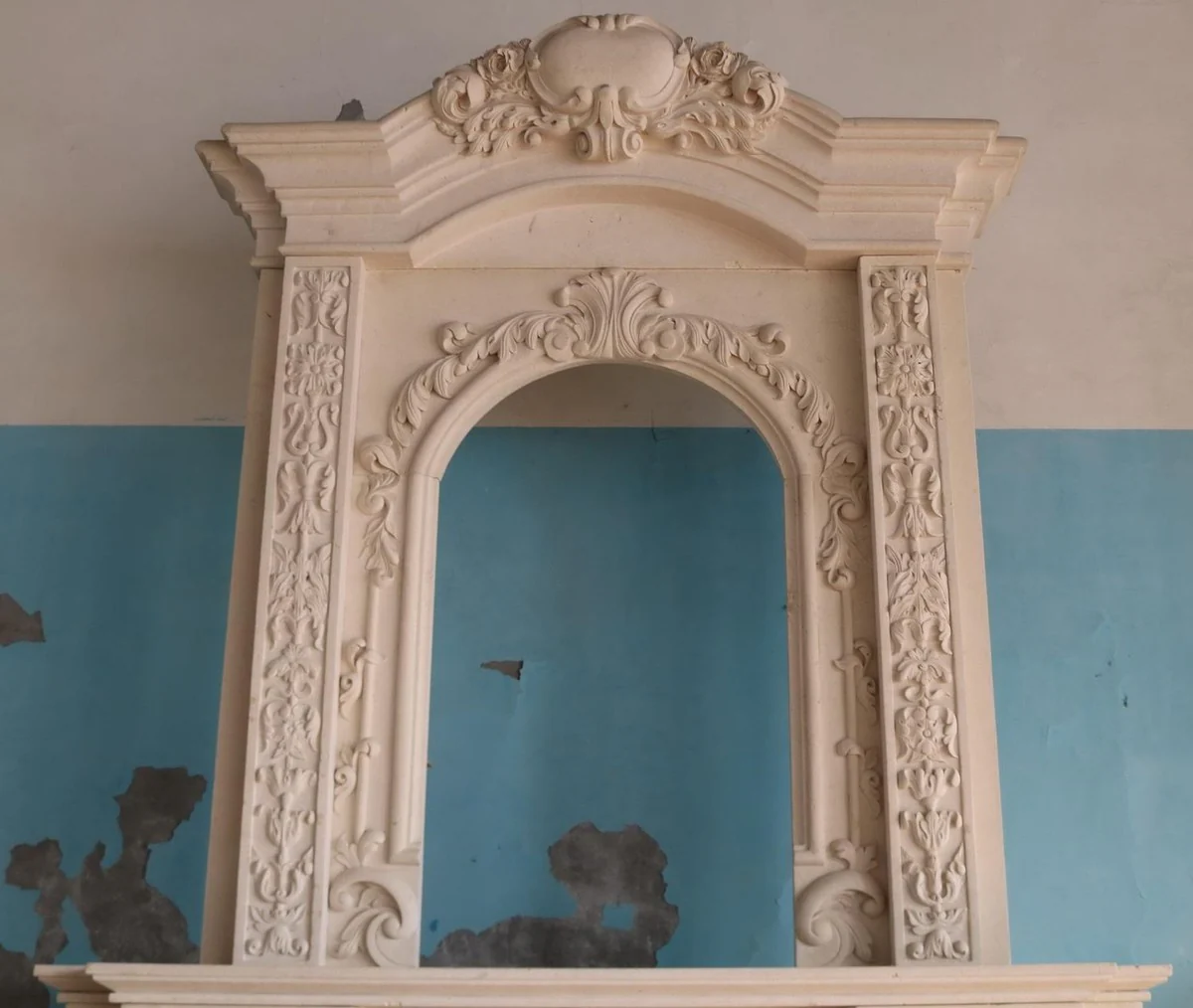 Casa Padrino marco de chimenea de m¨¢rmol barroco de lujo beige 215 x A. 372 cm