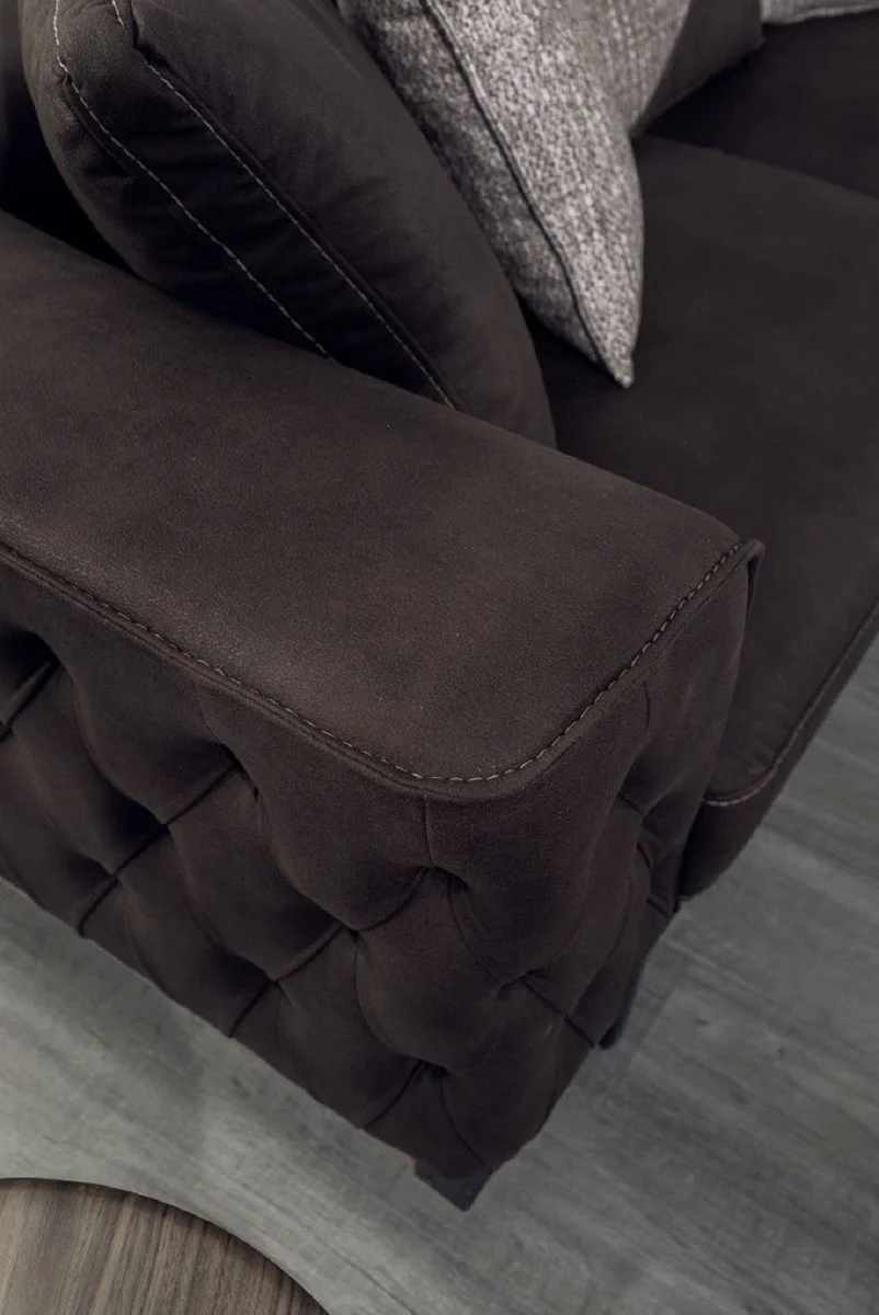 Casa Padrino sof¨¢ Chesterfield de lujo de 3 plazas marr¨®n / negro 240 x 96 x A. 75 cm - Sof¨¢ de sal¨®n - Muebles de sal¨®n - Muebles Chesterfield - Muebles de lujo - Interior de sal¨®n