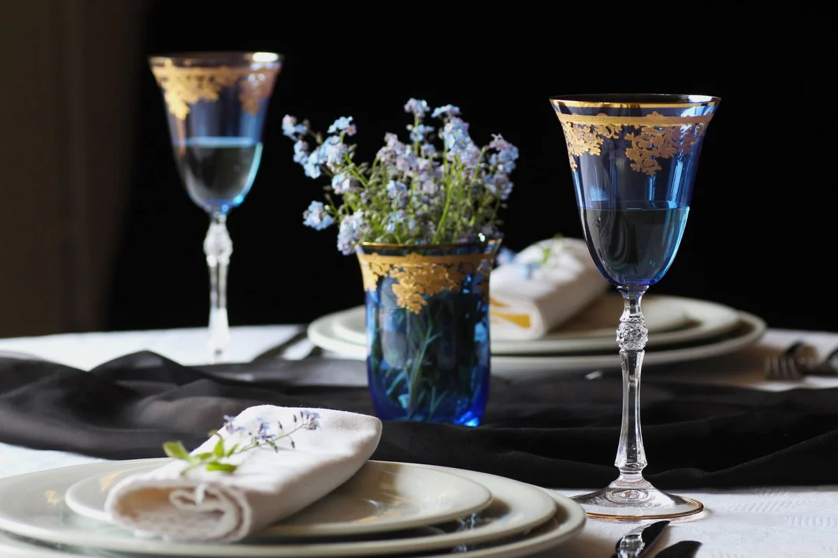 Casa Padrino conjunto de 6 copas de vino barrocos de lujo azul claro / oro ? 9 x A. 21,5 cm - Copas de vino hechas y grabado y pintadas a mano - Accesorios para Hoteles y Restaurantes - Calidad de Lujo