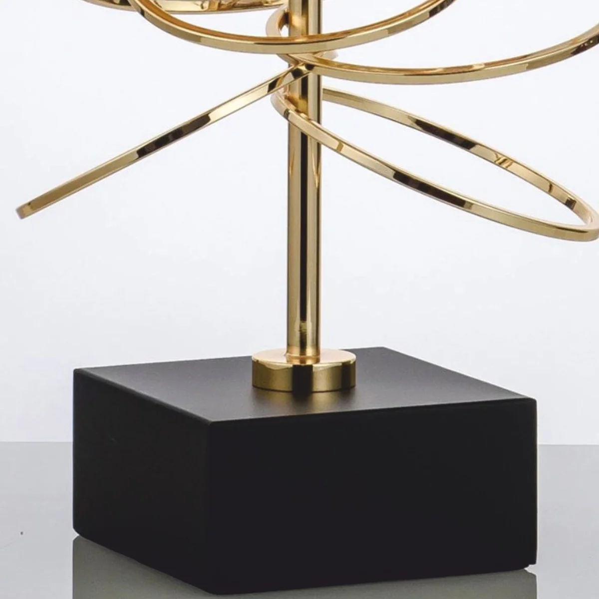 Casa Padrino L¨¢mpara de Mesa de Lujo Oro / Negro A. 71 cm - L¨¢mparas de Lujo