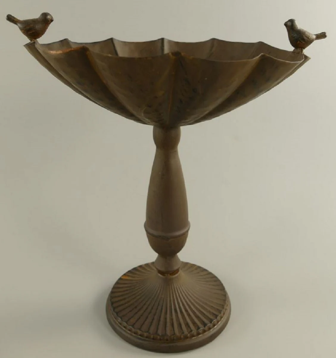 Casa Padrino ba?o para p¨¢jaros Art Nouveau con 2 p¨¢jaros decorativos marr¨®n antiguo ? 30 x A. 32 cm - Bebedero para p¨¢jaros de metal - Accesorios de jard¨ªn - Decoraci¨®n de Jard¨ªn Barroco y Art Nouveau