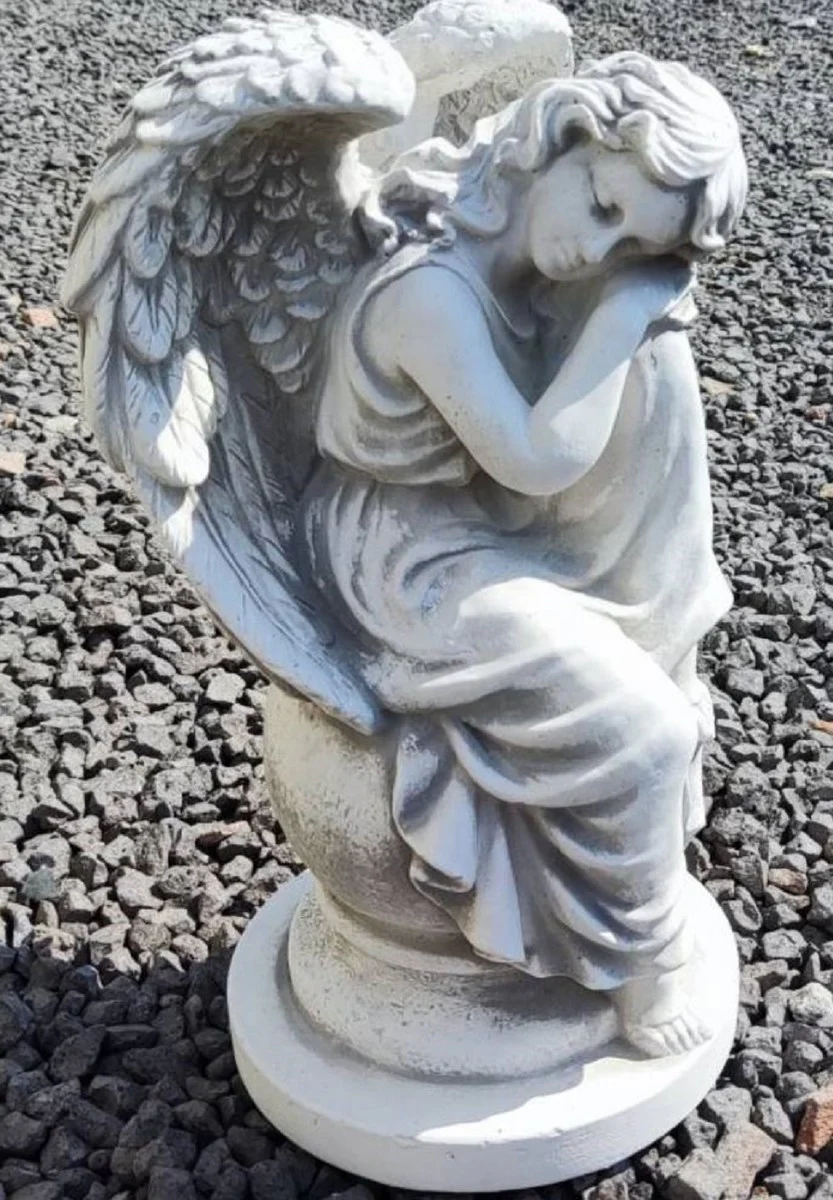 Casa Padrino Escultura de Decoraci¨®n de Jard¨ªn Art Nouveau ¨¢ngel sobre Bola Gris H. 39 cm - Figura de Piedra para Decoraci¨®n de Jard¨ªn Elegante - Accesorios de Decoraci¨®n de Jard¨ªn