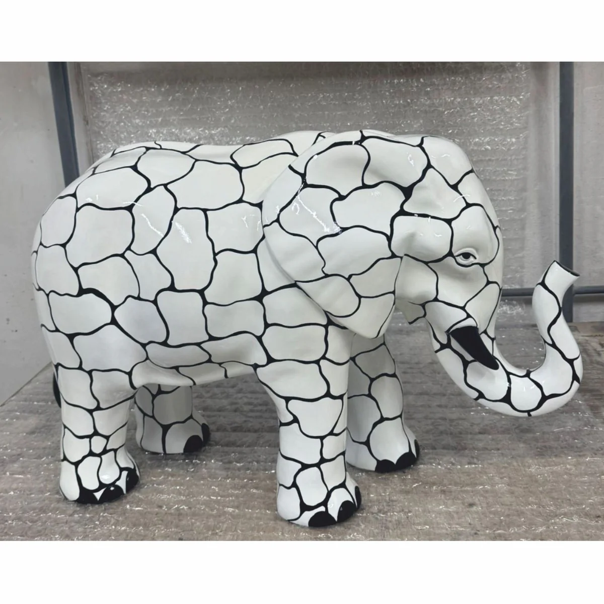 Casa Padrino escultura decorativa elefante blanco / negro 84 x Al. 57 cm - Figura decorativa