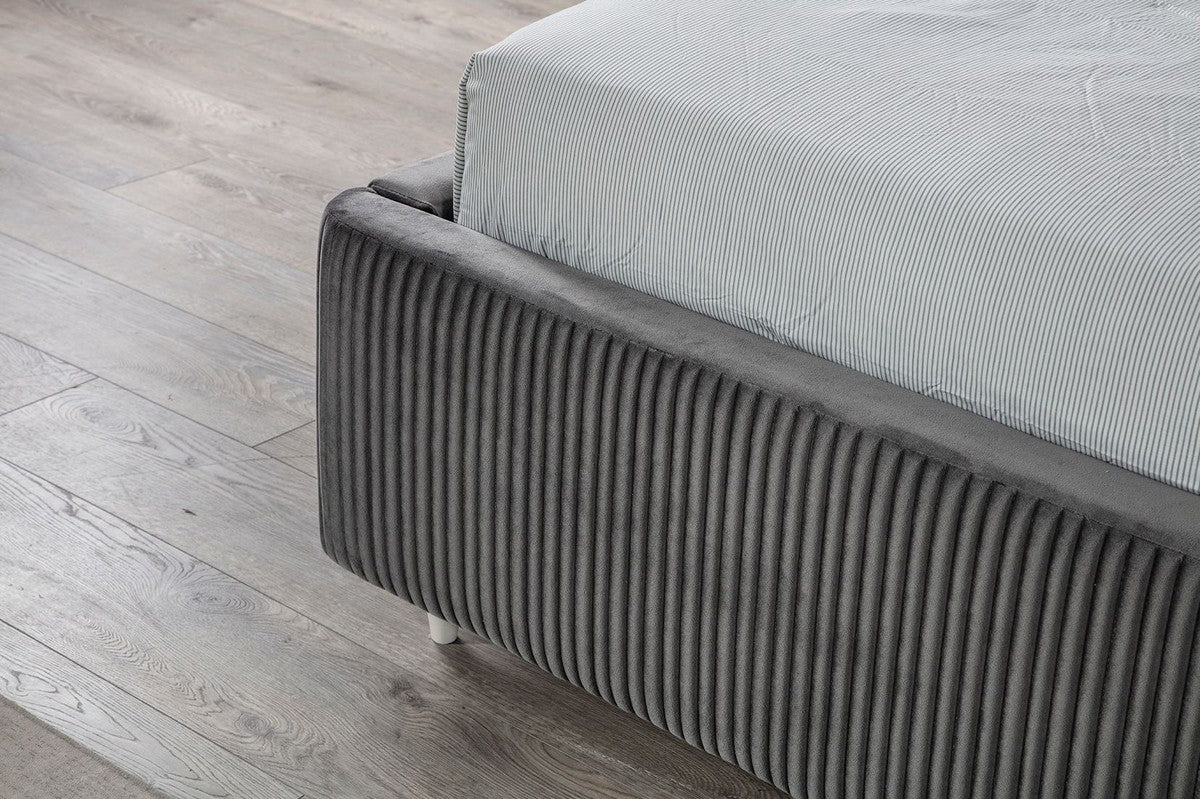 Casa Padrino conjunto de dormitorio de madera maciza de lujo gris / blanco / oro - 1 Cama Doble con Cabecera y 2 Mesitas de Noche - Muebles de dormitorio - Colección de Lujo