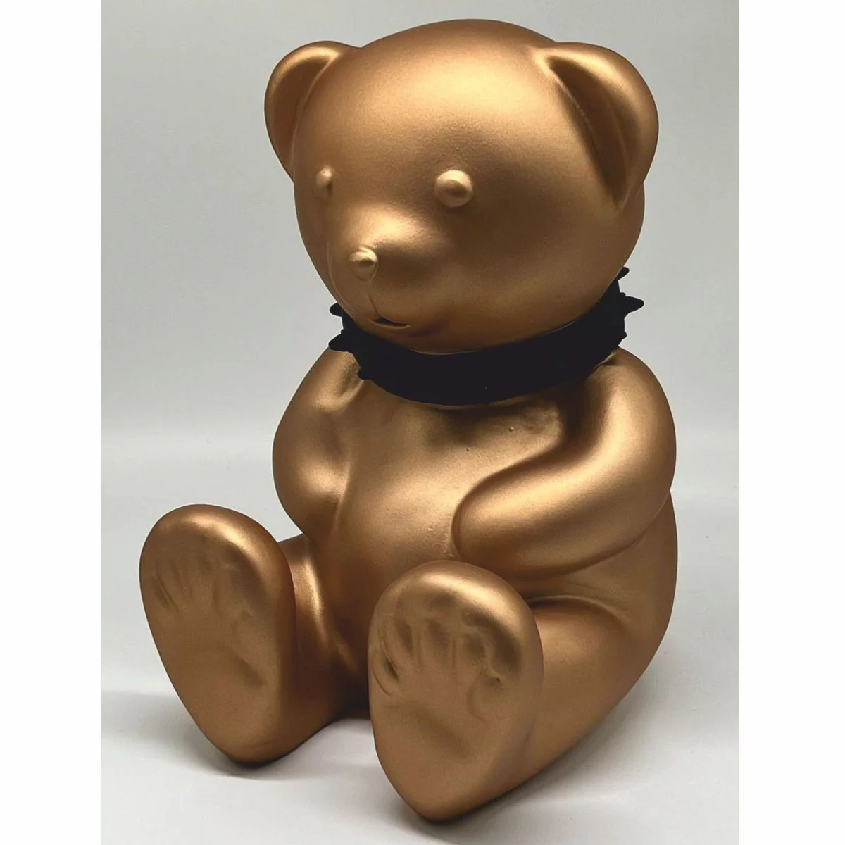 Casa Padrino figura decorativa oso de peluche con collar oro / negro A. 31 cm - Escultura decorativa