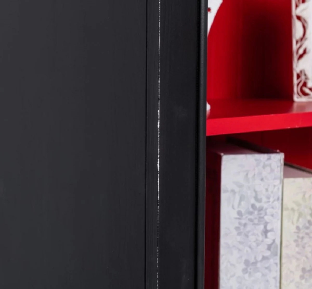 Casa Padrino armario de libros de madera maciza de estilo campestre negro / rojo A. 210 cm - Muebles de estilo campestre