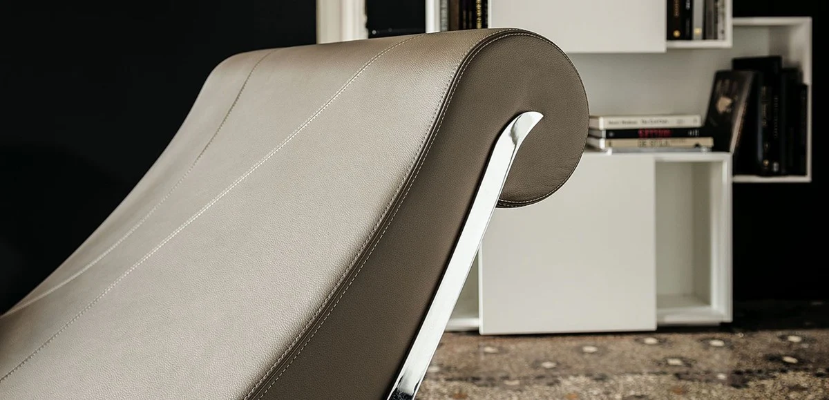 Casa Padrino sill¨®n reclinable de dise?o de lujo con ruedas marr¨®n / plata 200 x 70 x A. 70 cm - Chaise longue de cuero de imitaci¨®n noble - Sill¨®n relax - Tumbona relax - Muebles de sal¨®n de lujo