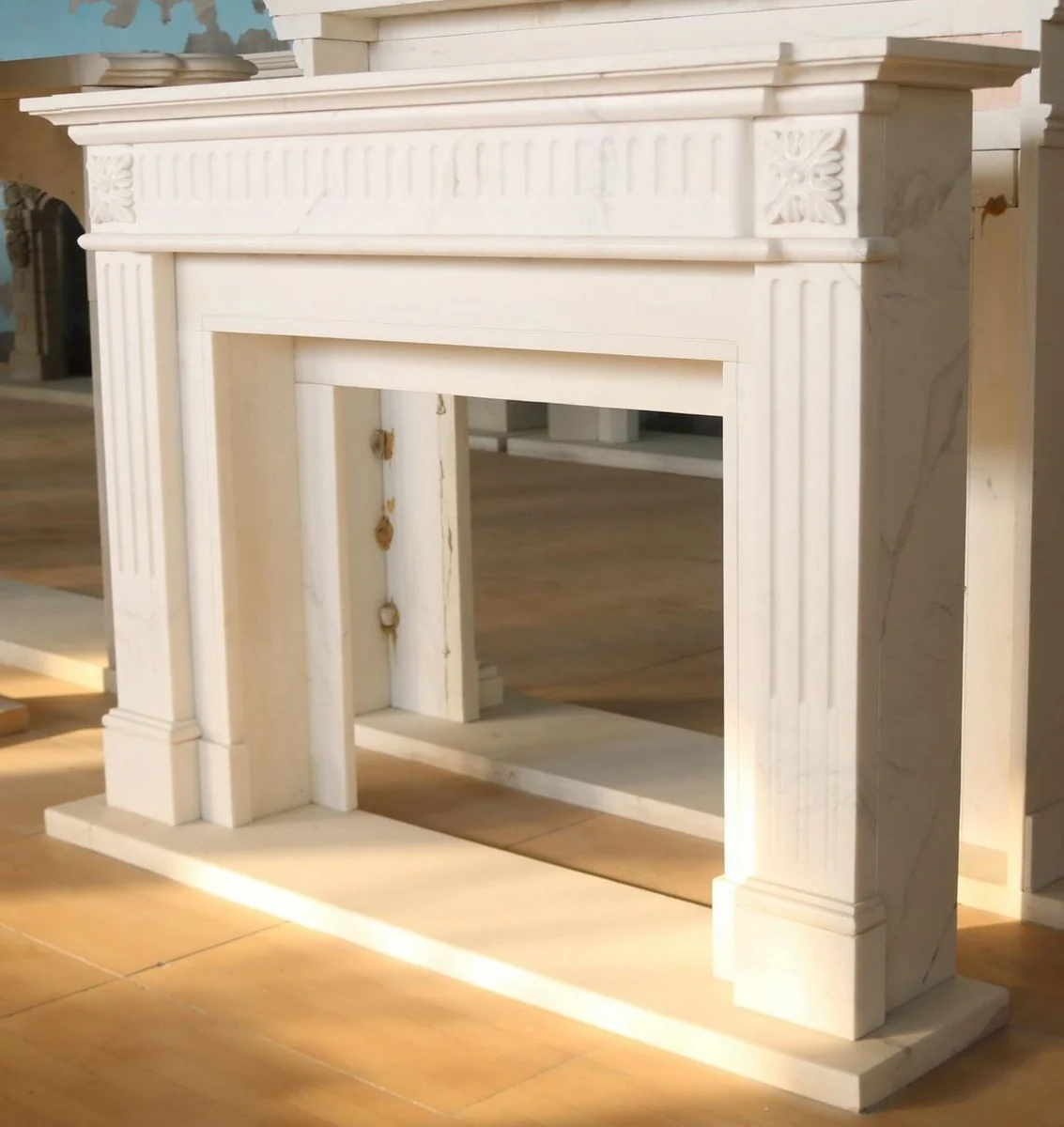 Casa Padrino marco de chimenea de m¨¢rmol barroco de lujo blanco 141 x A. 120 cm