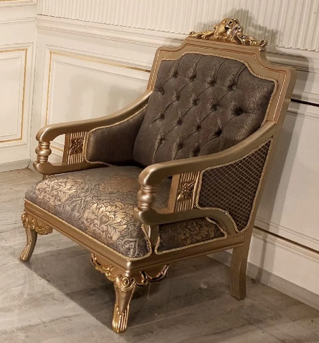 Casa Padrino sill¨®n de sal¨®n barroco de lujo gris / oro - Sill¨®n de estilo barroco hecho a mano - Muebles de sal¨®n de lujo en estilo barroco - Muebles barrocos - Noble y Magn¨ªfico