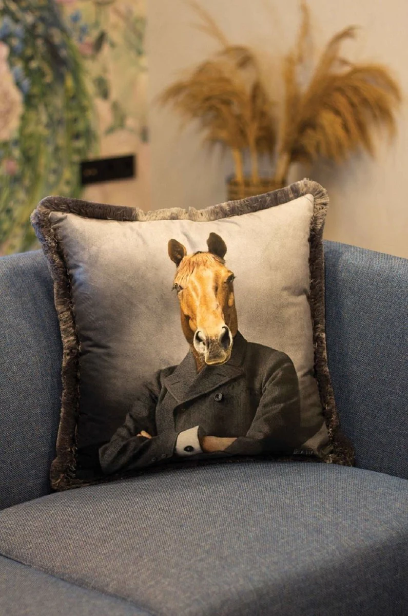 Casa Padrino cojín decorativa de lujo gentleman caballo multicolor 45 x 45 cm - Almohada de terciopelo estampado con flecos - Accesorios decorativos de lujo