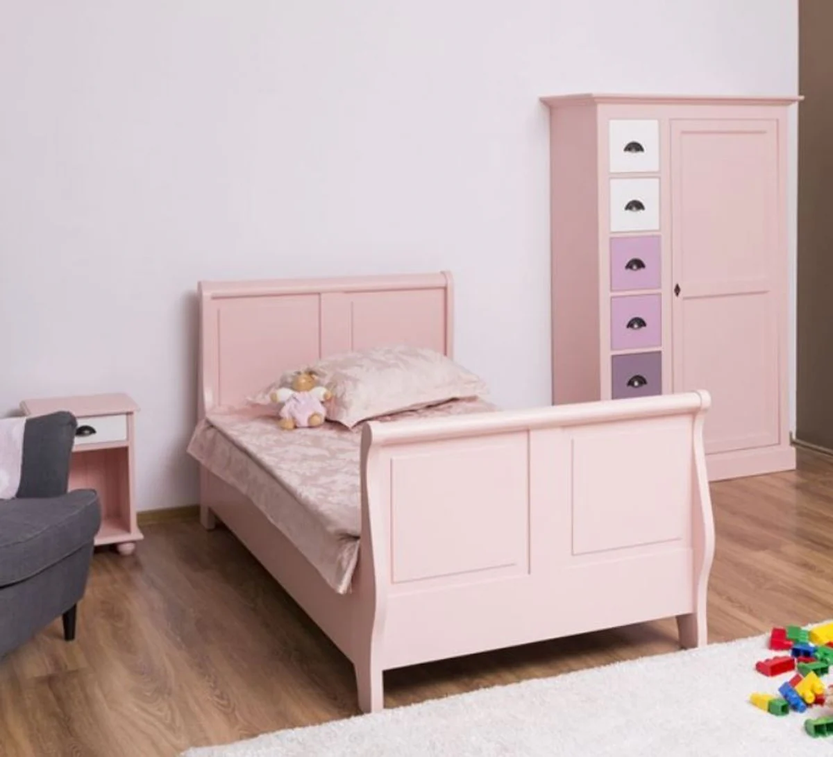 Casa Padrino conjunto de muebles para habitación infantil de madera maciza de estilo campestre rosa / blanco / púrpura - 1 Cama Individual y 1 Guardarropa y 1 Mesita de Noche - Muebles estilo campestre