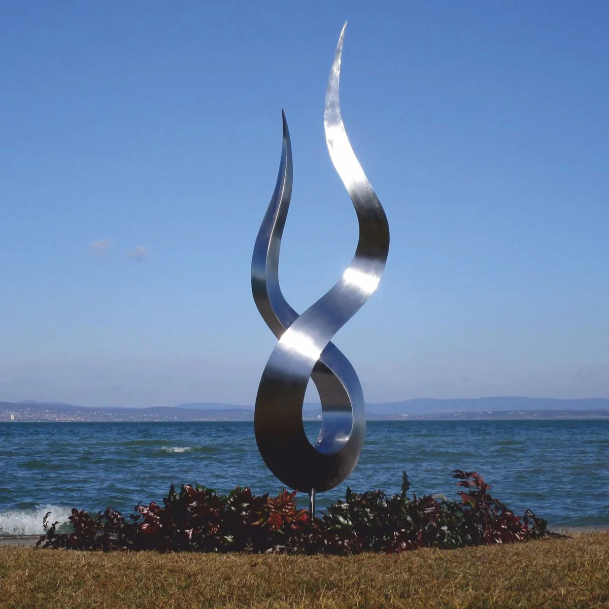 Casa Padrino escultura decorativa de jard¨ªn de acero inoxidable de lujo llama plata A. 210 cm