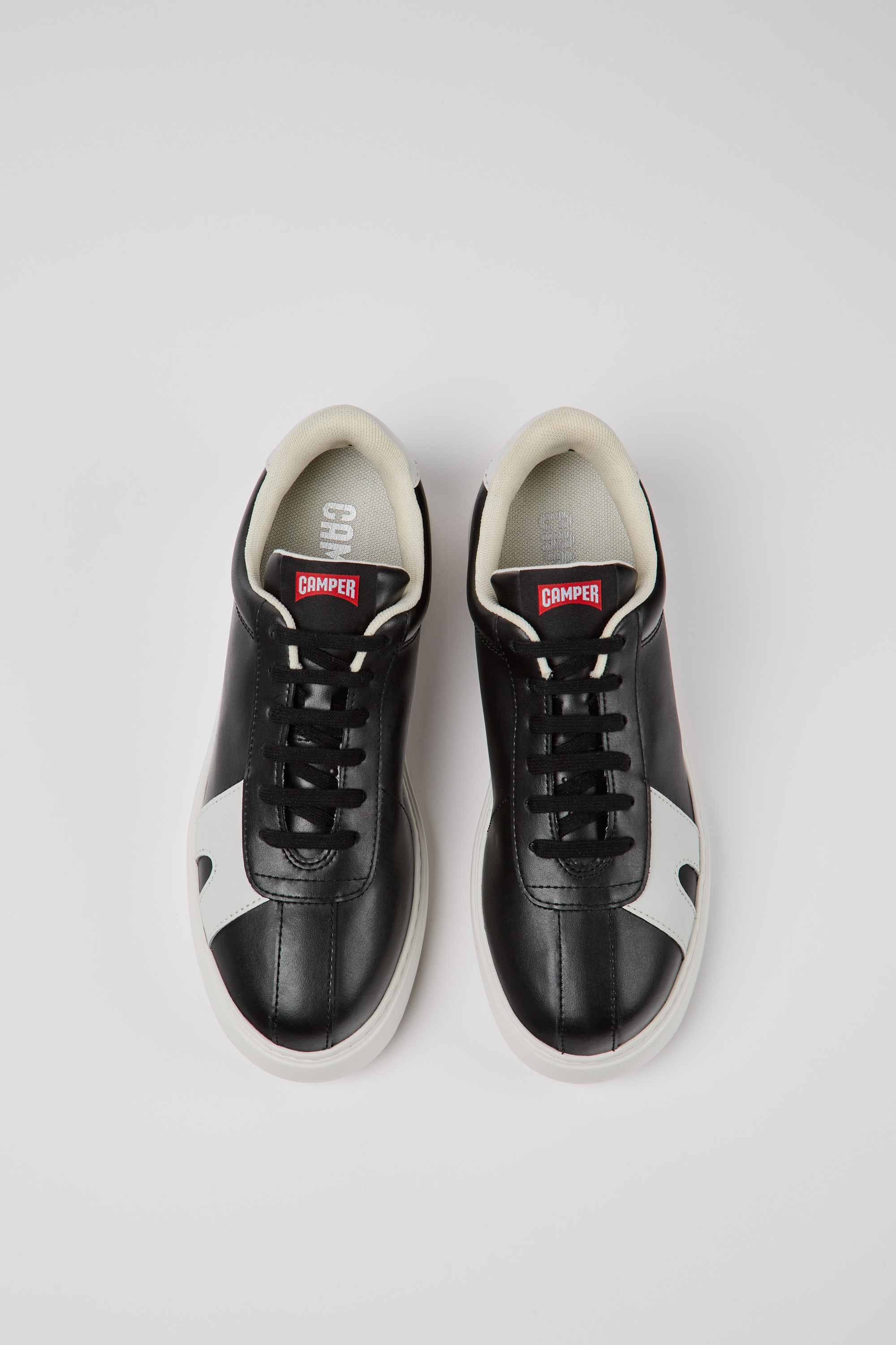 Runner K21 MIRUM - Black and white sneakers for women