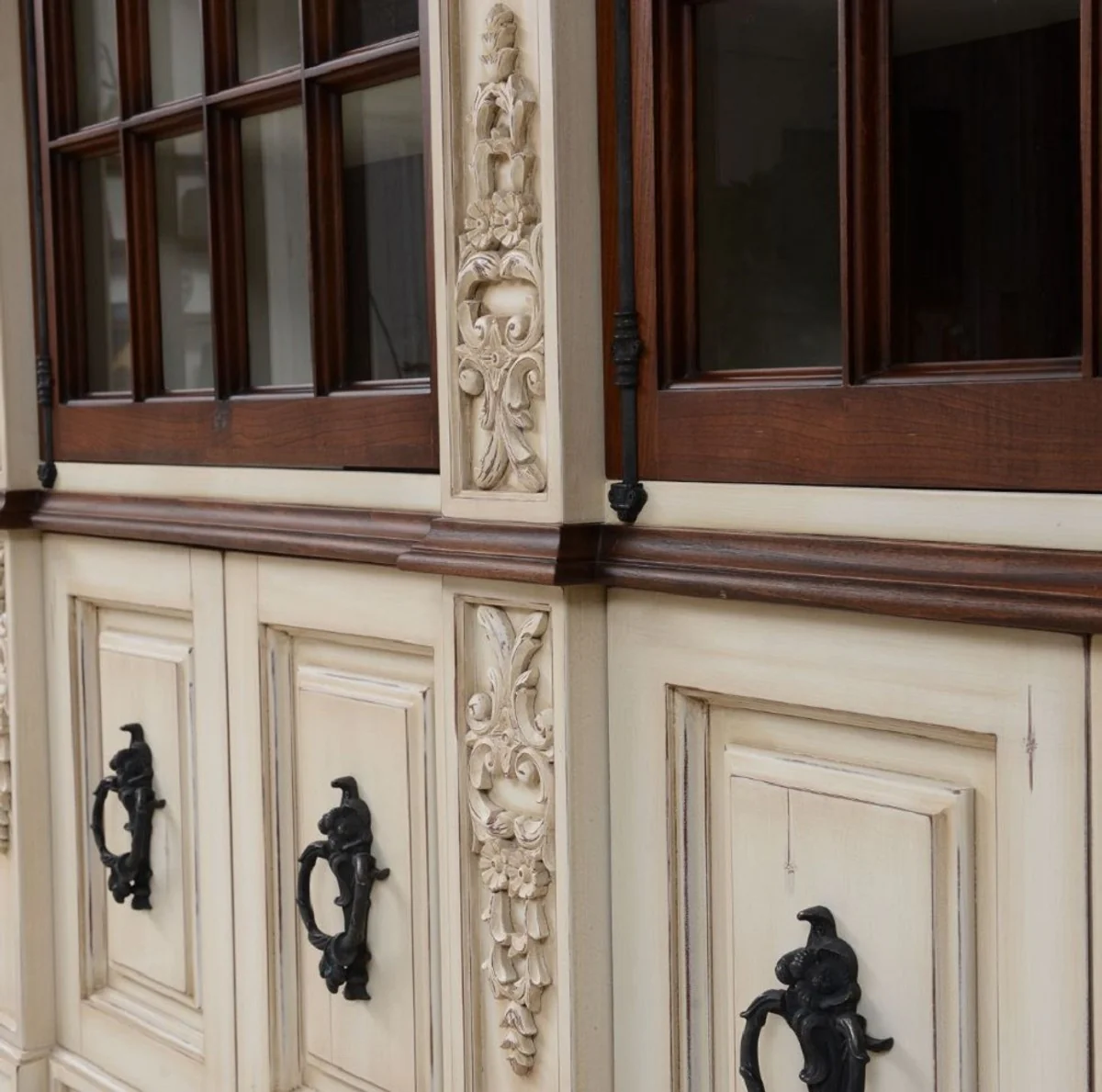 Casa Padrino armario de libros de estilo vintage de lujo crema antiguo / marr¨®n oscuro / negro 323 x 51 x A. 255 cm - Muebles de madera maciza - Muebles de estilo vintage - Muebles de lujo