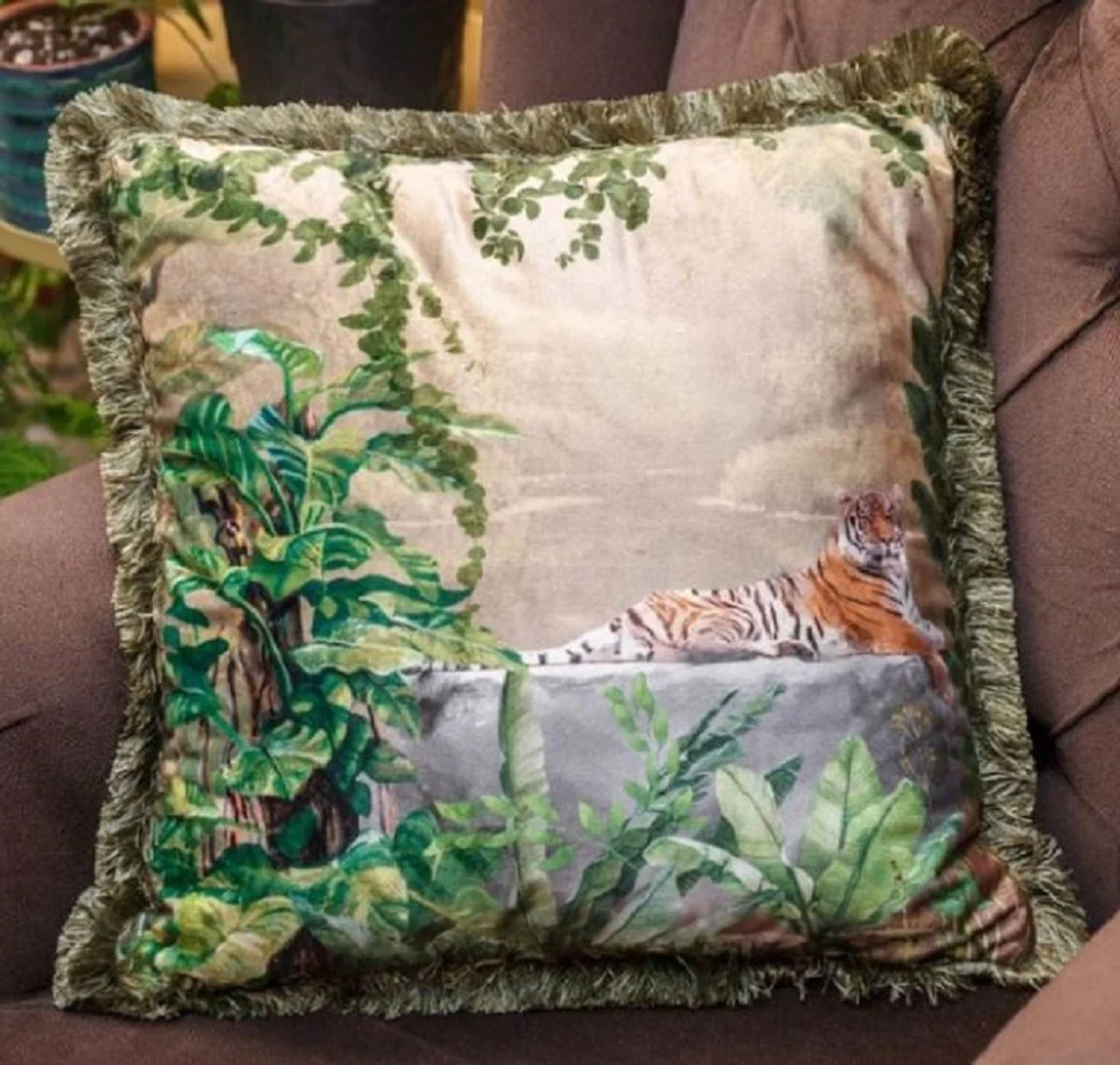 Casa Padrino almohada decorativa de lujo selva & tigre multicolor / verde 45 x 45 cm - Almohada de terciopelo estampada con flecos - Almohada decorativa noble - Colección de Lujo