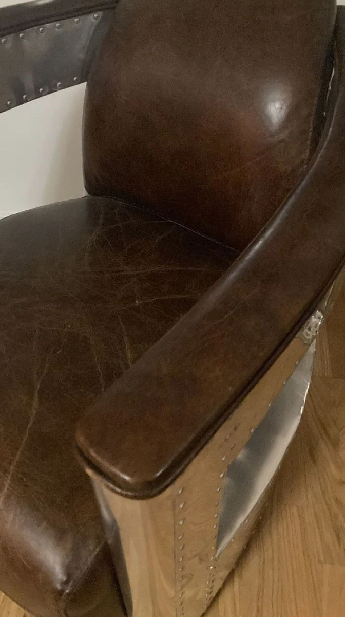 Casa Padrino sill¨®n de cuero Art Deco de lujo marr¨®n oscuro vintage / plata - Sill¨®n de sal¨®n de aluminio con cuero genuino - Muebles de cuero genuino de aviador de avi¨®n - Muebles de lujo