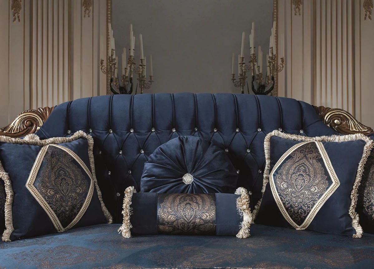 Casa Padrino sof¨¢ de sal¨®n barroco de lujo con pedrer¨ªa y almohadas decorativas azul / marr¨®n 240 x 90 x A. 105 cm - Noble y Adornado