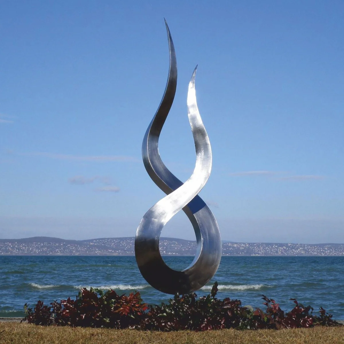 Casa Padrino escultura decorativa de jard¨ªn de acero inoxidable de lujo llama plata A. 210 cm