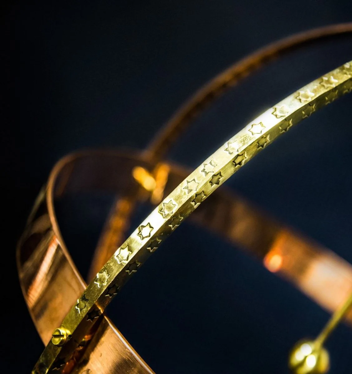 Casa Padrino Reloj de Sol Oro / Cobre Ø 50 x H. 60 cm - Decoración Nostálgica en el Jardín