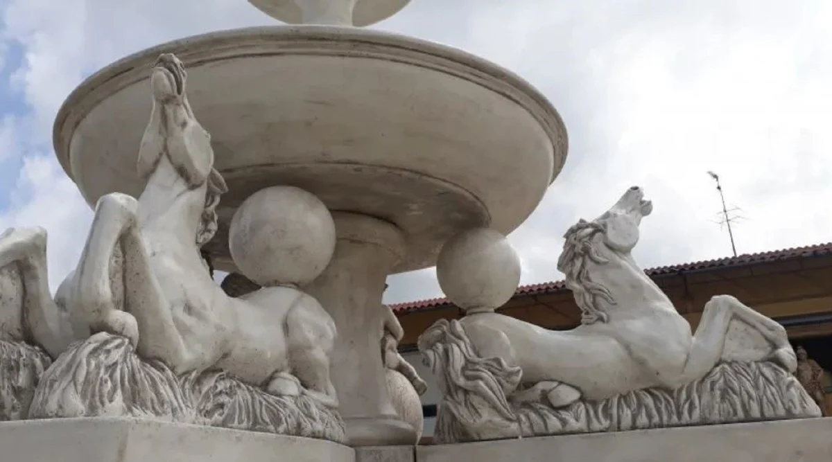 Casa Padrino fuente decorativa de jard¨ªn barroco caballos gris ? 686 x A. 340 cm - Hecho en Italia