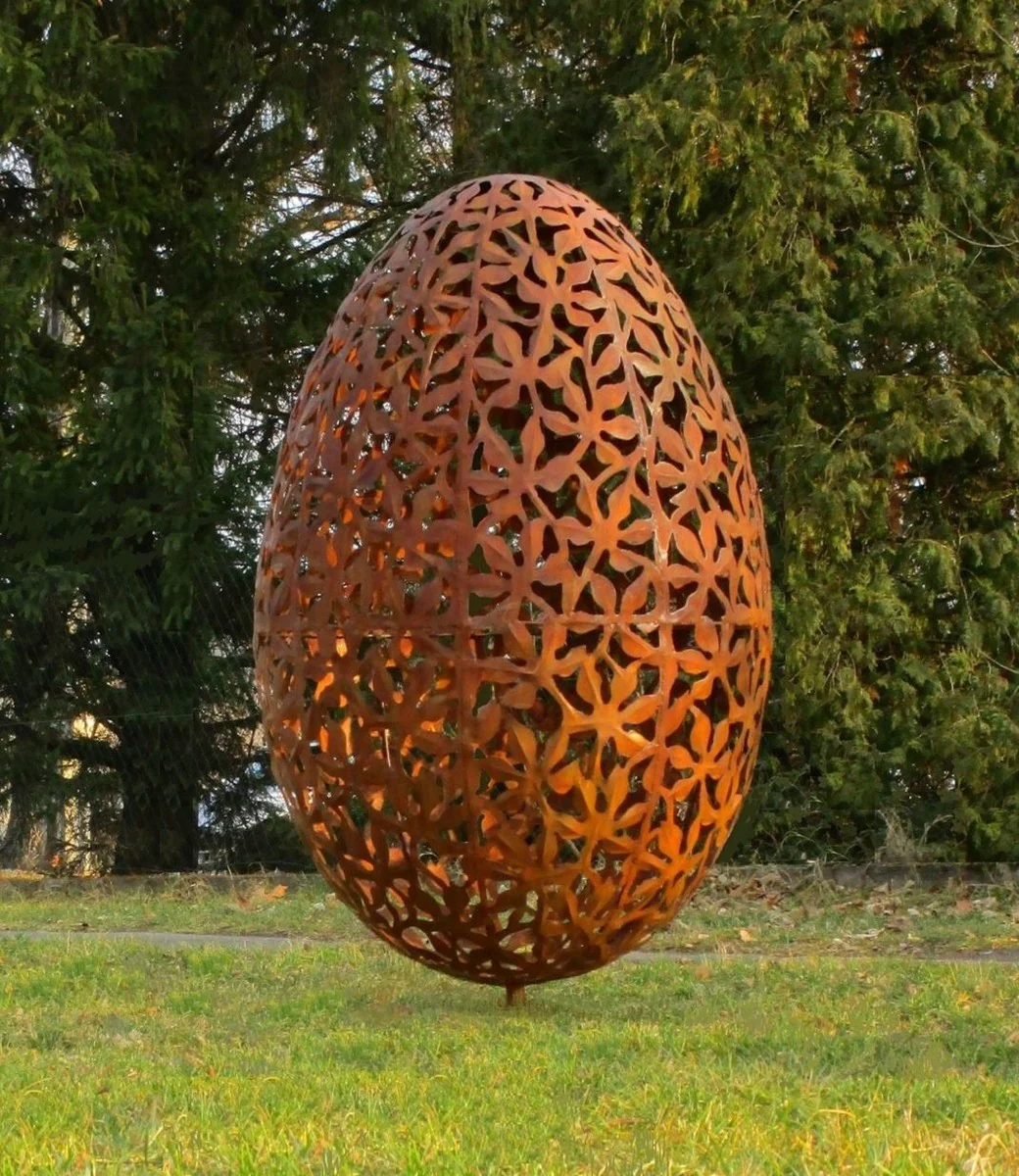 Casa Padrino escultura de jardín de acero de lujo huevo oxido Ø 75 x A. 130 cm - Decoración de jardín hecha a mano resistente a la intemperie - Colección de Lujo