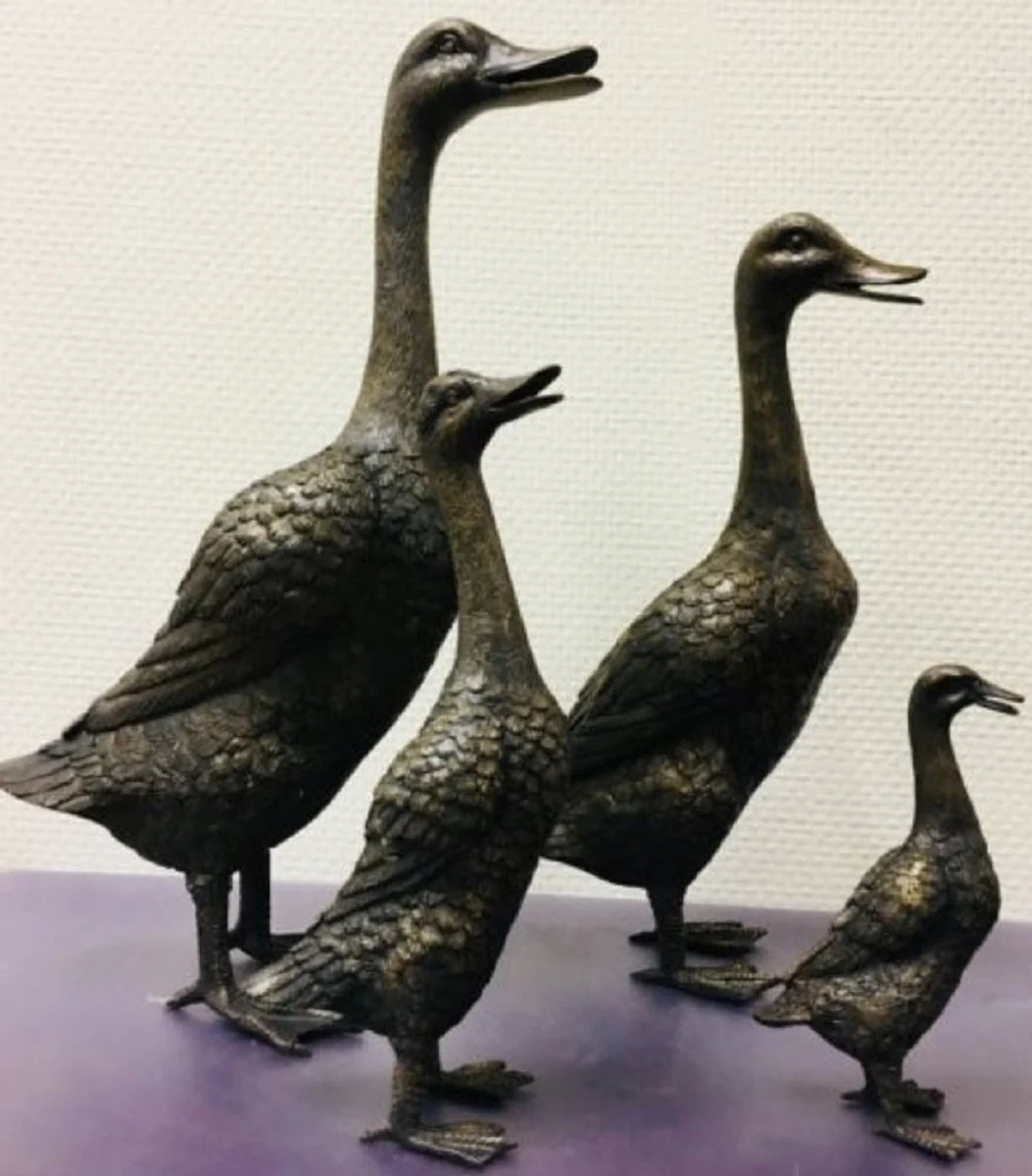 Casa Padrino conjunto de figuras de bronce de lujo familia de pato bronce / oro 15 x 15 x H. 53 cm - Figuras de Deco de Lujo