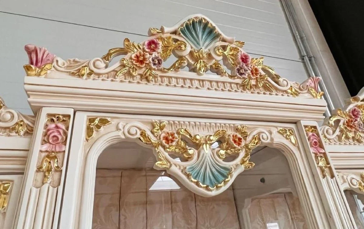 Casa Padrino vitrina barroco blanco / beige / multicolor / oro - Vitrina hecha a mano de madera maciza con 3 puertas de vidrio y pedrer¨ªa - Muebles barrocos - Noble y magn¨ªfico