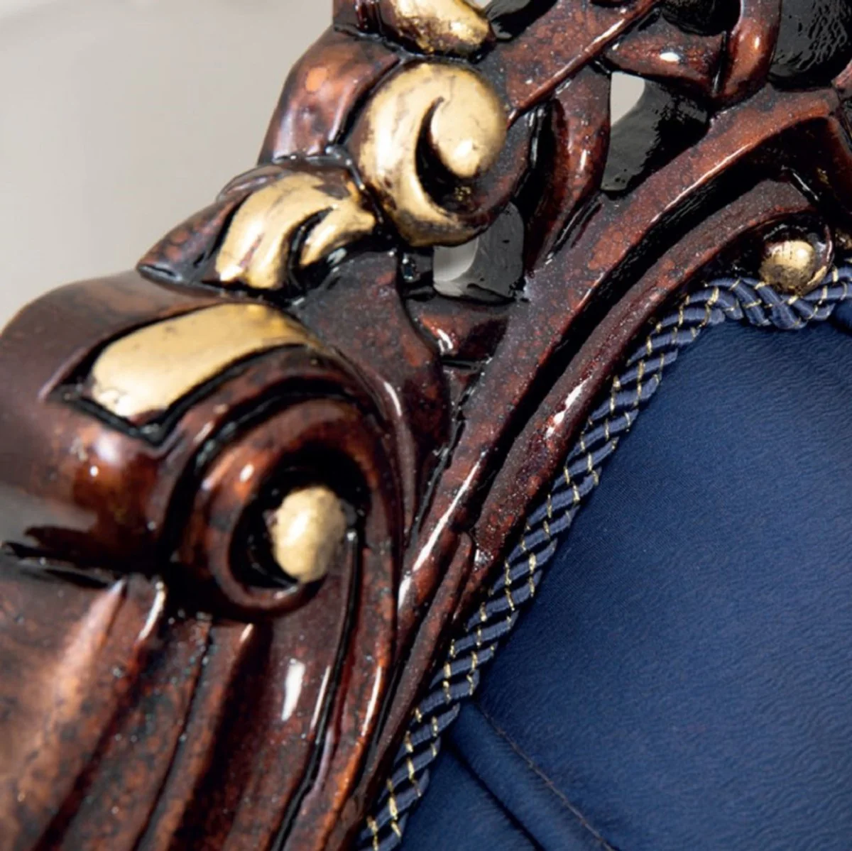 Casa Padrino conjunto de sala de estar barroco de lujo azul / marr¨®n oscuro / oro - 2 Sof¨¢s y 2 Sillones y 1 Mesa de Centro - Muebles de sal¨®n hechos a mano en estilo barroco - Noble y Magn¨ªfica