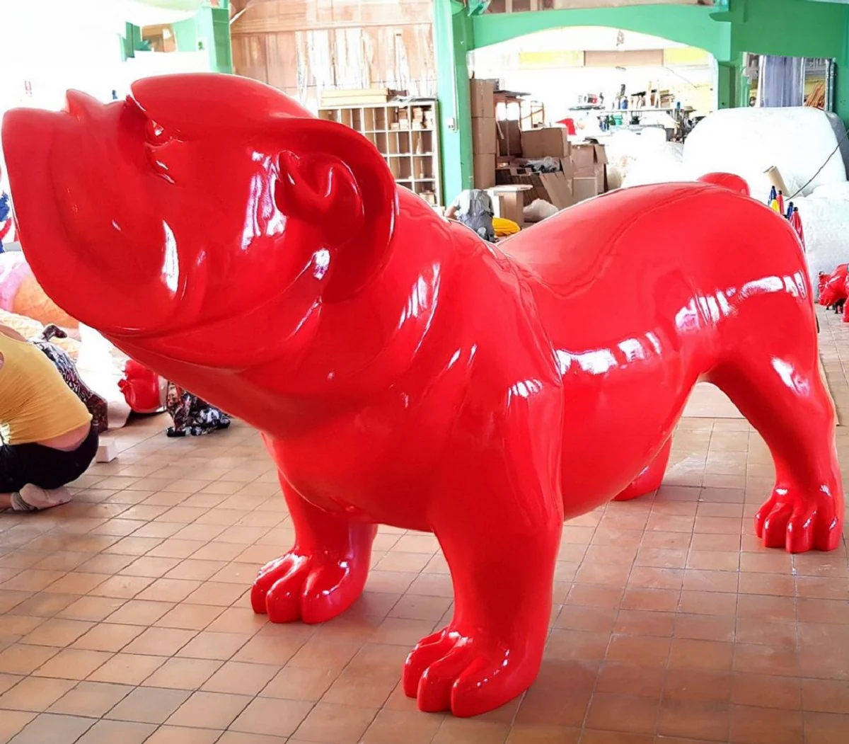 Casa Padrino escultura decorativa XXL perro bulldog rojo 226 cm - Enorme figura de jard¨ªn