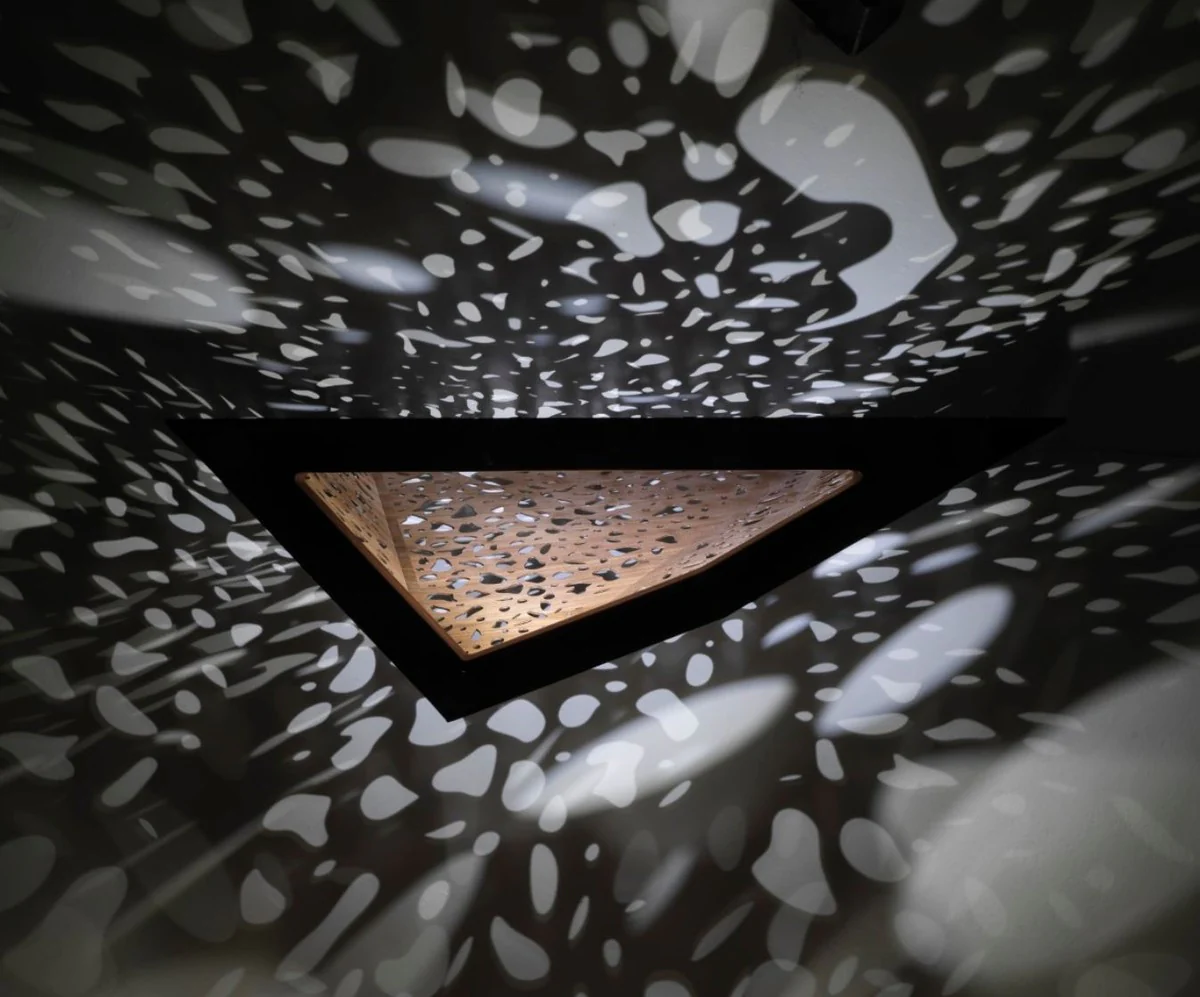 Casa Padrino mesa de comedor de lujo con tapa de vidrio e iluminaci¨®n LED marr¨®n 250 cm - Hecho en Italia