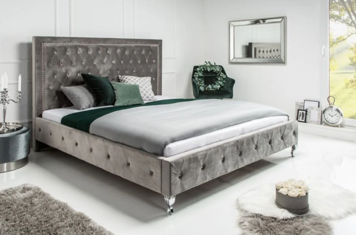 Casa Padrino cama doble Chesterfield de terciopelo gris plata / plata 190 x 215 x A. 130 cm - Cama de madera maciza con cabecero - Muebles de Dormitorio Chesterfield