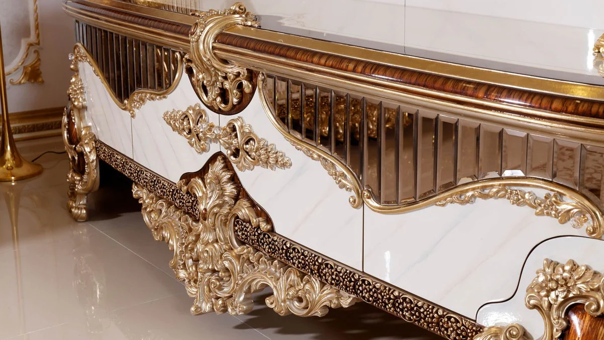 Casa Padrino armario de TV barroco de lujo blanco / marrón / oro - Magnífico aparador de salón con pared trasera - Muebles de salón barrocos - Muebles de lujo en estilo barroco - Noble y Magnífico