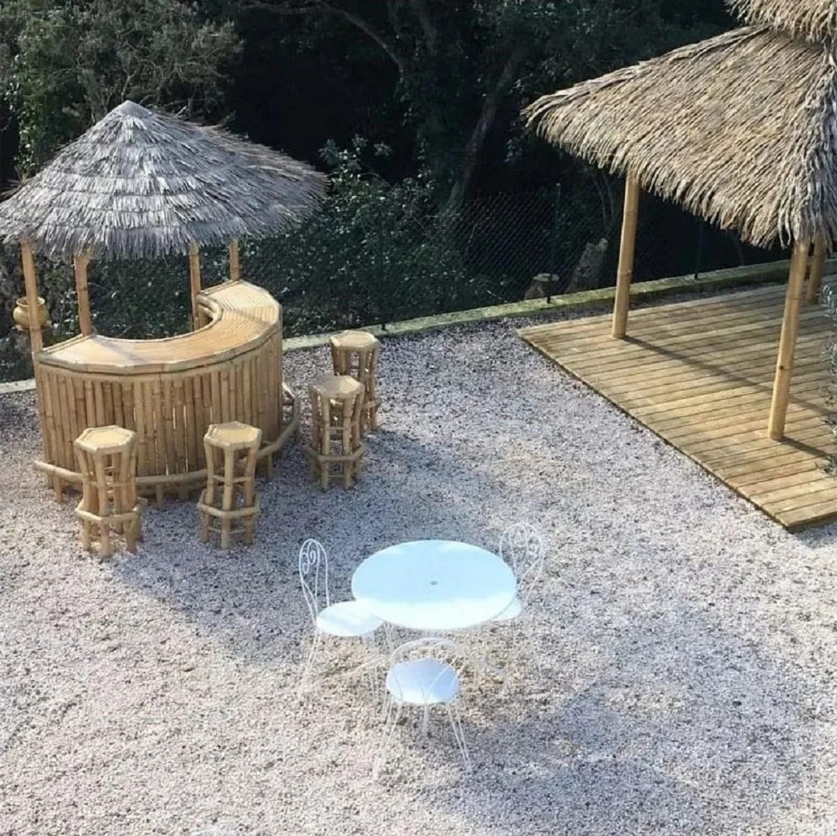 Casa Padrino conjunto de bar de jard¨ªn de bamb¨² de lujo natural 200 x 100 x A. 270 cm - 1 Barra de C¨®ctel de Bamb¨² Semicircular y 4 Taburetes de Bar de Bamb¨² - Muebles de jard¨ªn de bamb¨² de lujo