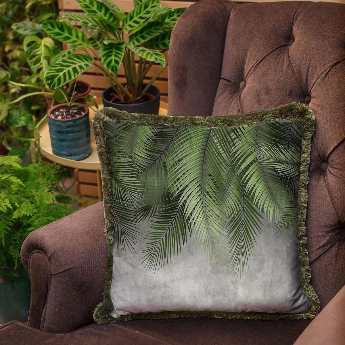 Casa Padrino cojín decorativa de lujo hojas de palma gris / verde 45 x 45 cm - Almohada de terciopelo estampado con flecos - Accesorios decorativos de lujo