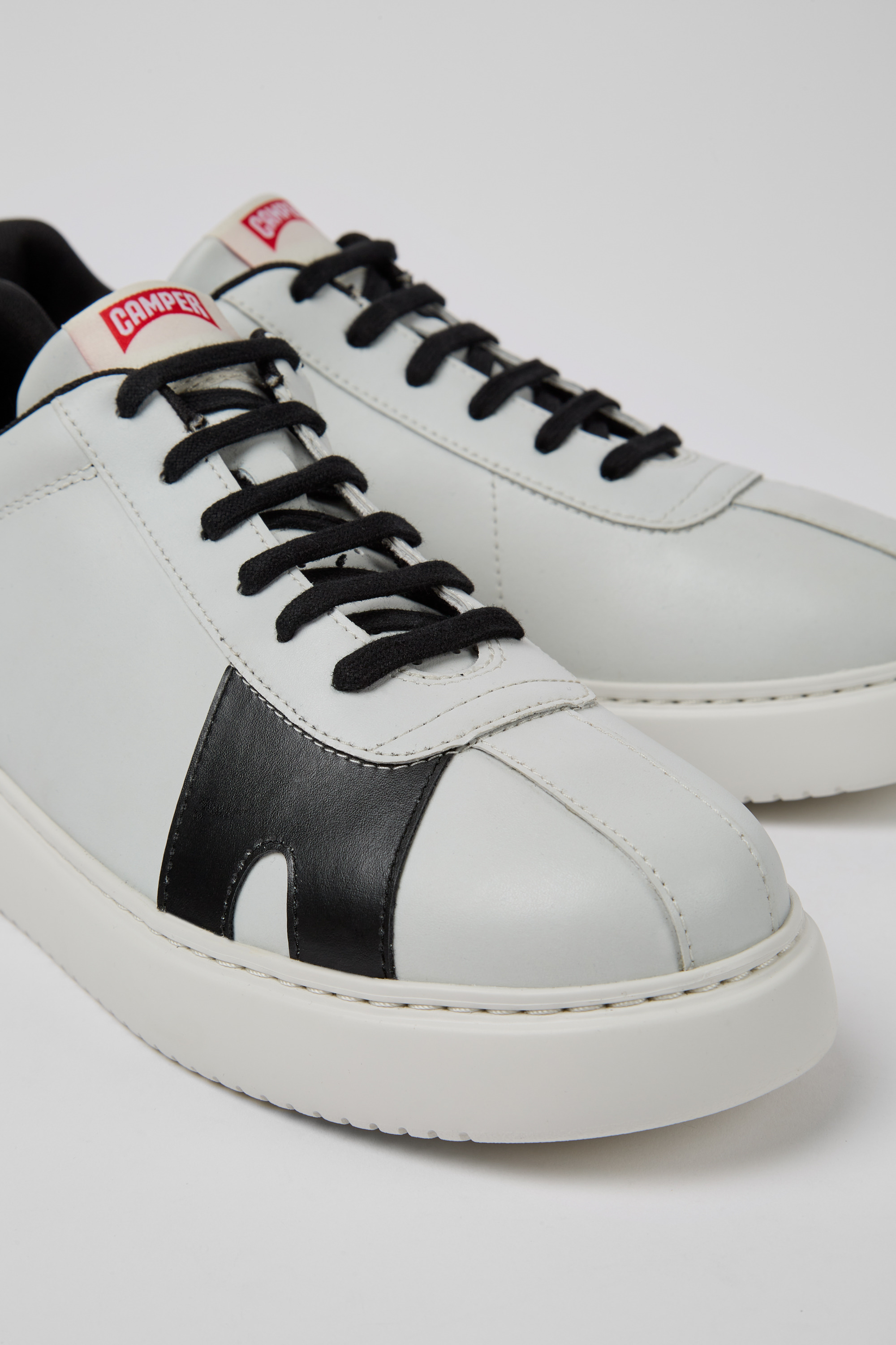Runner K21 MIRUM - White and black sneakers for men
