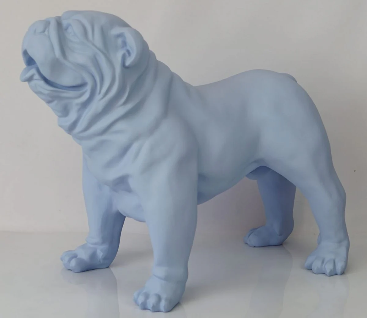 Casa Padrino figura decorativa de lujo perro bulldog azul claro 85 x 45 x A. 74 cm - Escultura decorativa de resina - Decoraci¨®n sal¨®n - Figura animal decorativa de lujo