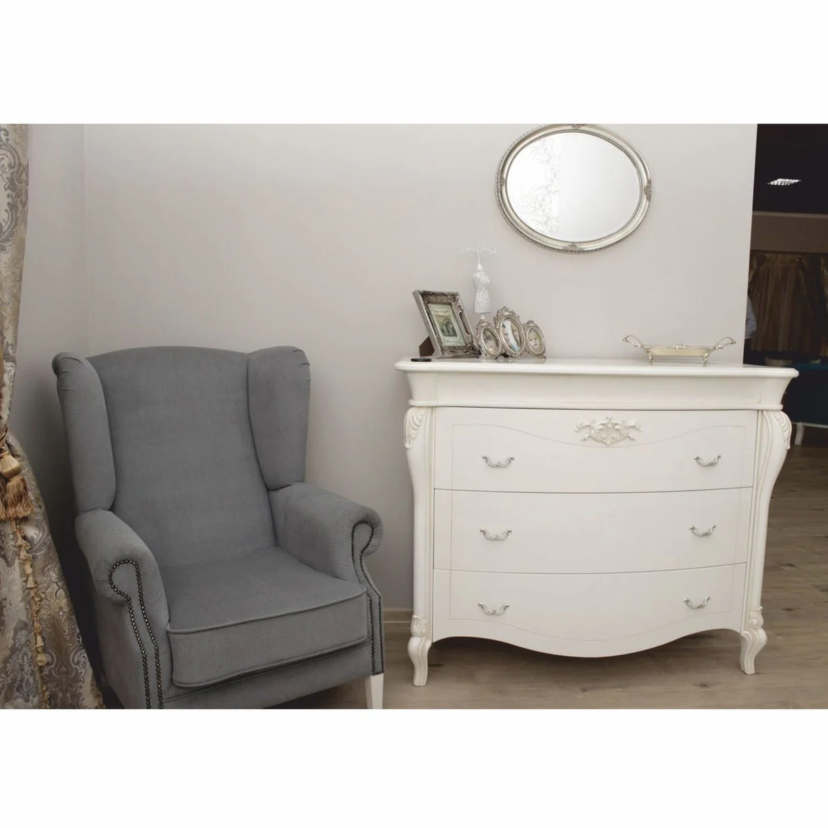 Casa Padrino cómoda barroco de lujo con 3 cajones blanco / plata 124,5 cm - Muebles barrocos