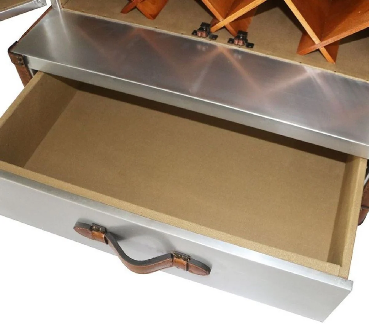 Luxus Weinschrank Silber / Braun 63 x 52 x H. 130 cm - Aluminium Kofferschrank mit Echtleder - Barschrank im Koffer Design - Luxus Bar Möbel