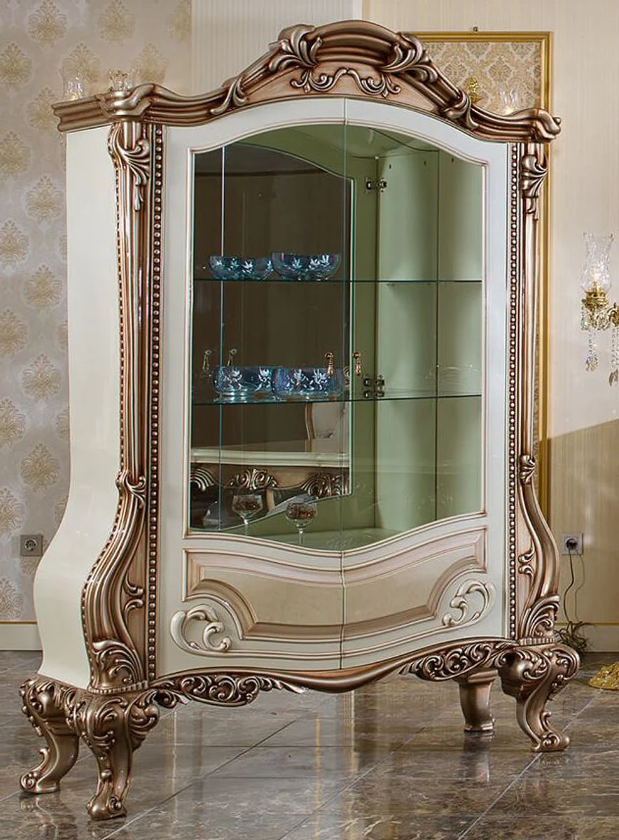 Luxus Barock Vitrine Weiß / Beige / Kupferfarben - Prunkvoller Massivholz Vitrinenschrank mit 2 Glastüren und 2 Glasregalen - Barock Möbel - Edel & Prunkvoll