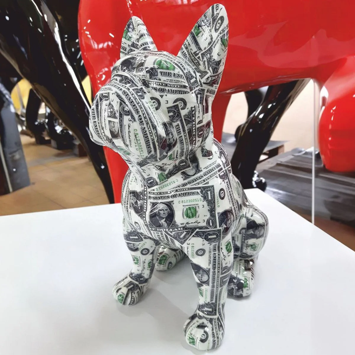 Deko Figur Hund Bulldogge mit Dollar Design H. 30 cm - Deko Skulptur