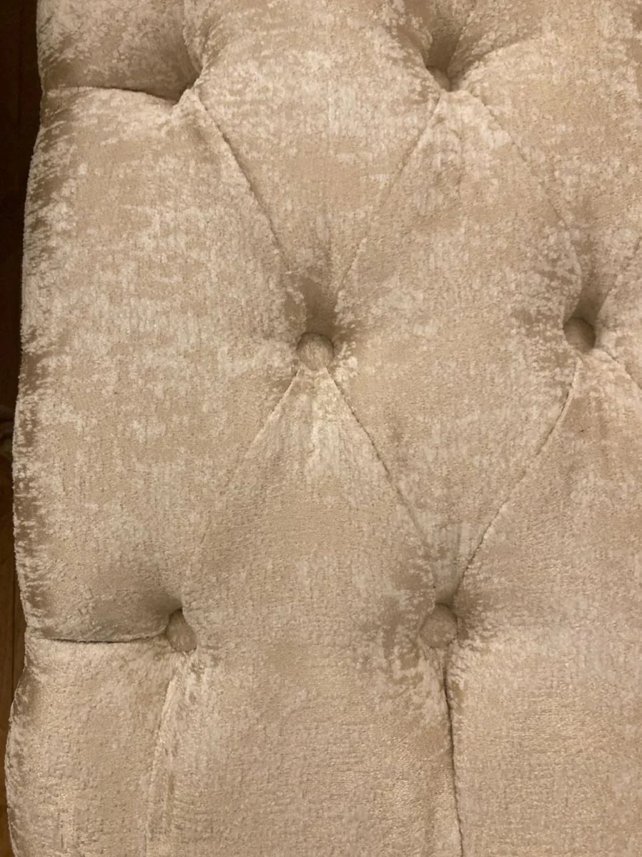 Luxus Barock Hocker Creme / Weiß - Riesiger Sitzhocker im Barockstil - Barock Fußhocker - Wohnzimmer Möbel im Barockstil - Barockstil Möbel - Barock Möbel - Edel & Prunkvoll